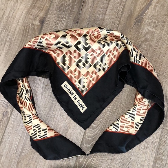 Vintage DANIEL LA FORÊT 100% Silk Scarf - Picture 4 of 7